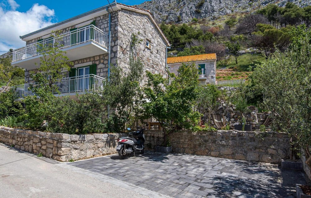 Awesome Home In Podstrana