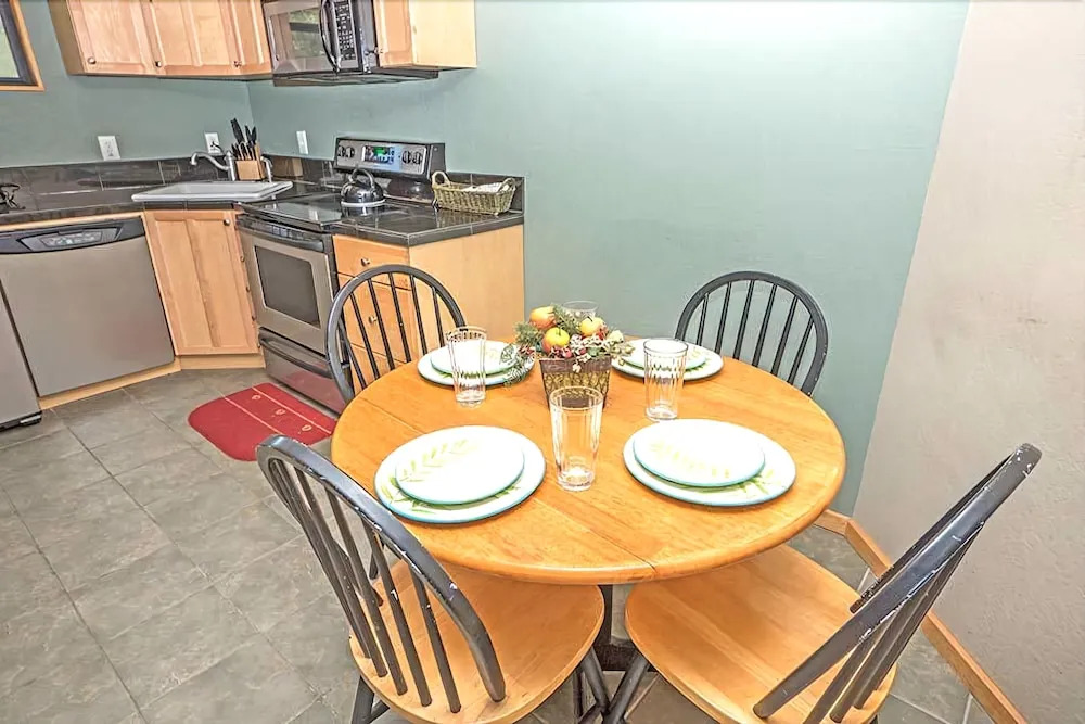 477 Ala Wai Blvd., Unit 90 - 1 Br condo by RedAwning