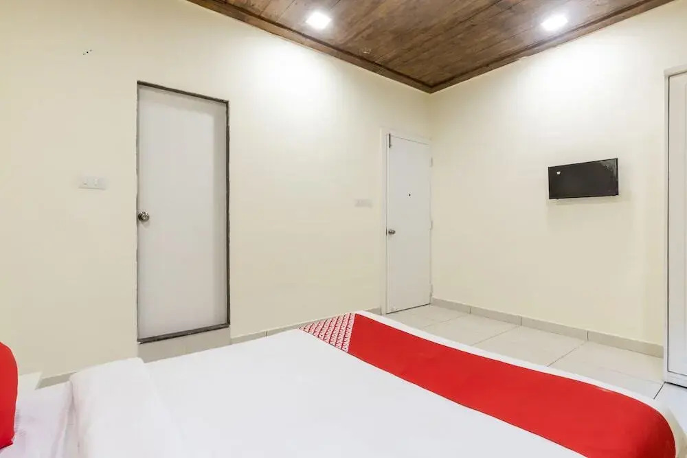 Savoy Suites by OYO Rooms