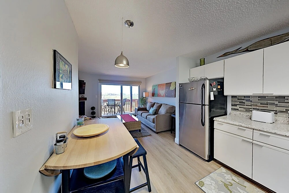Bay-view Beach W/ Pool, Deck & Balcony 2 Bedroom Condo