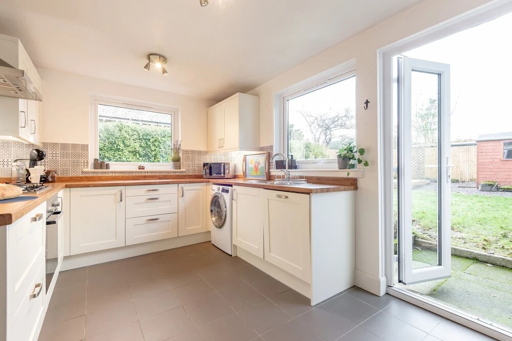 Charming Cardoon Cottage in Beautiful Village