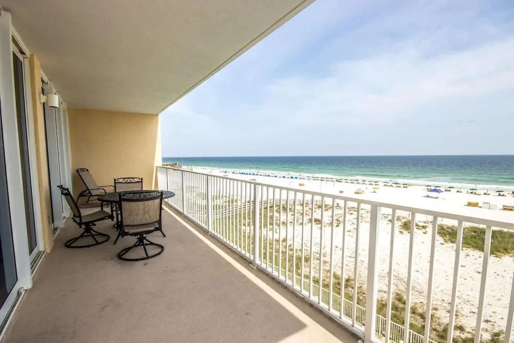 San Carlos 409 by Youngs Suncoast
