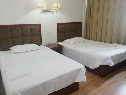 Wuhan Tianlun Holiday Hotel (Panlongcheng Jiahai Industrial Park)(武汉天伦假日宾馆（盘龙城佳海工业园店）)