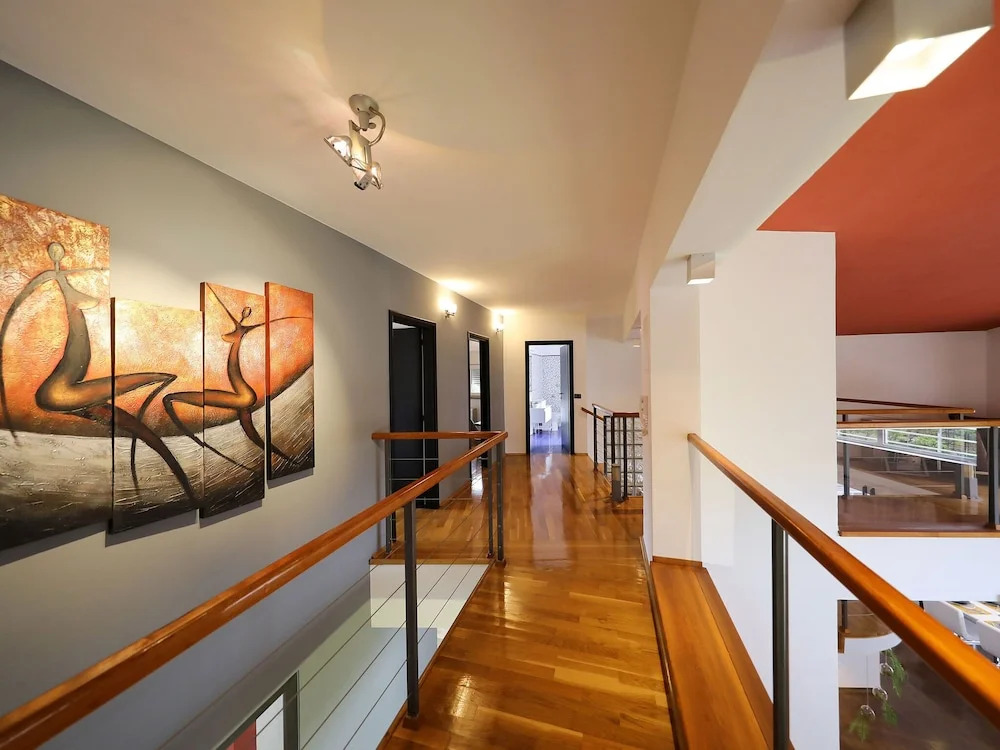 Fabulous Villa With Private Pool, Fenced Garden, Roofed Terrace, Great Location