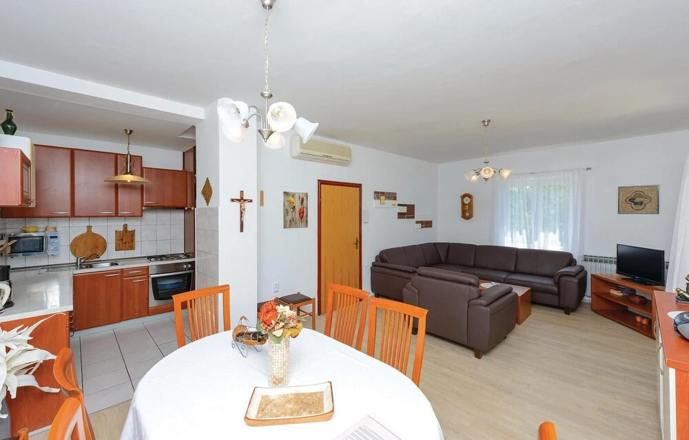 Lovely Home In Mocici