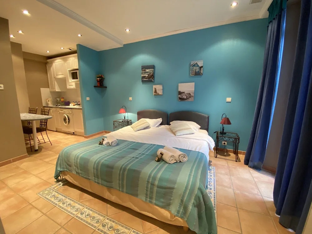 Cannes Holiday Suites 2