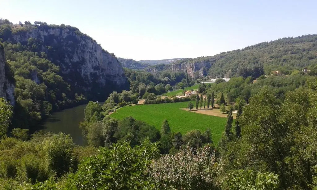 Appartements - Charme, jardin et vue imprenable en plein coeur de St-Cirq