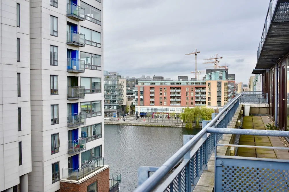 Stunning 2 Bedroom Penthouse In Grand Canal Docks