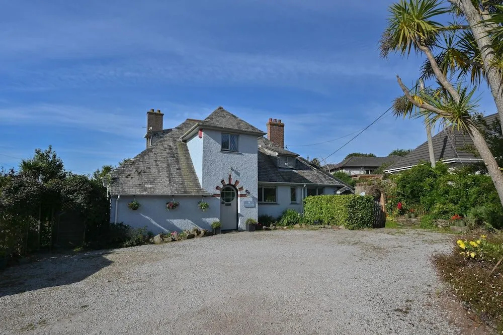 Halwell Lodge