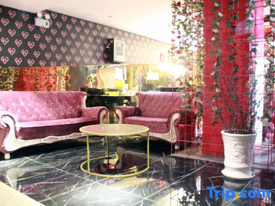 Huai'an Crystal Lover Themed Homestay (Leyuan Building Jinma Plaza)