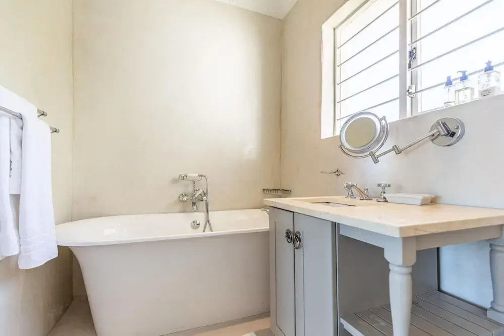 Camps Bay 4bed Home w Pool and Views Alma Marina