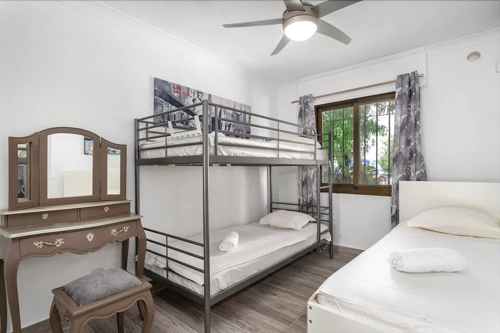 Stunning 2BR Apartment near the Beach Ref 54