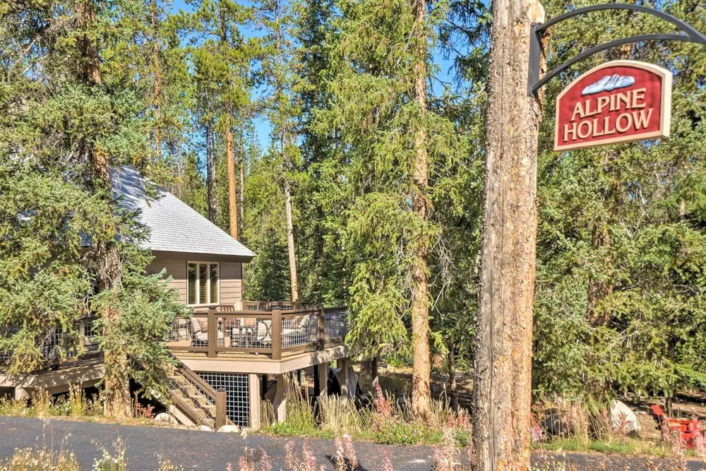 Luxury 4 BR Cabin: 2 King Suites on Shuttle Route