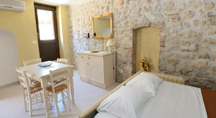 Studio De Amicis 209