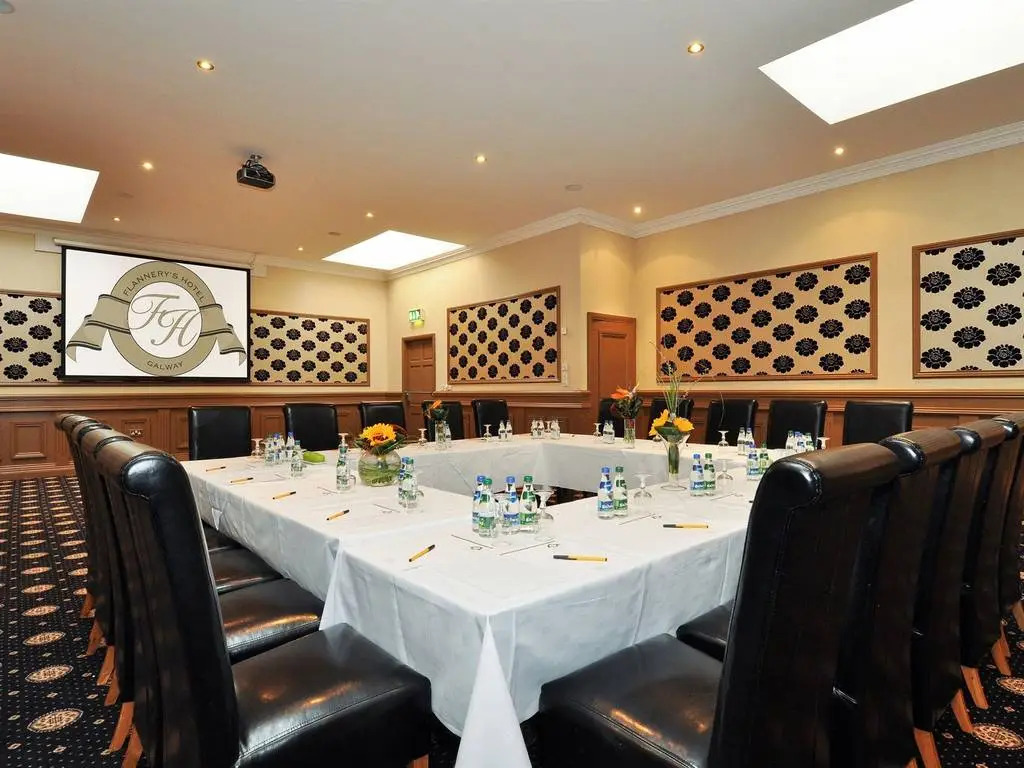 Flannerys Hotel