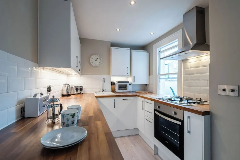 Stylish Fulham Flat With Patio by Underthedoormat