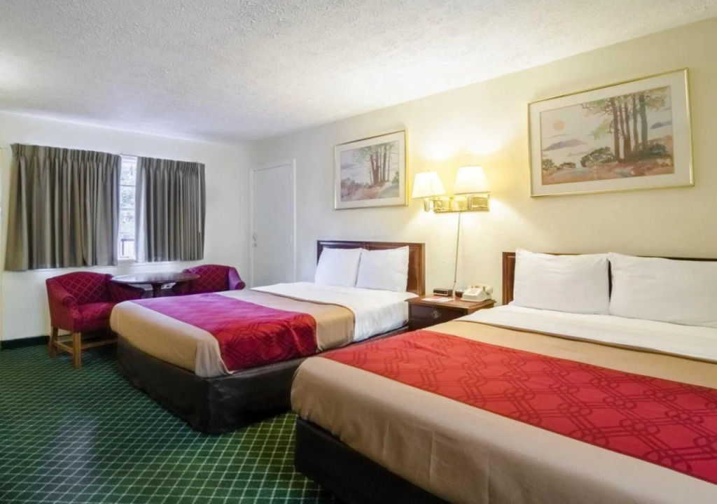 Econo Lodge Colonial