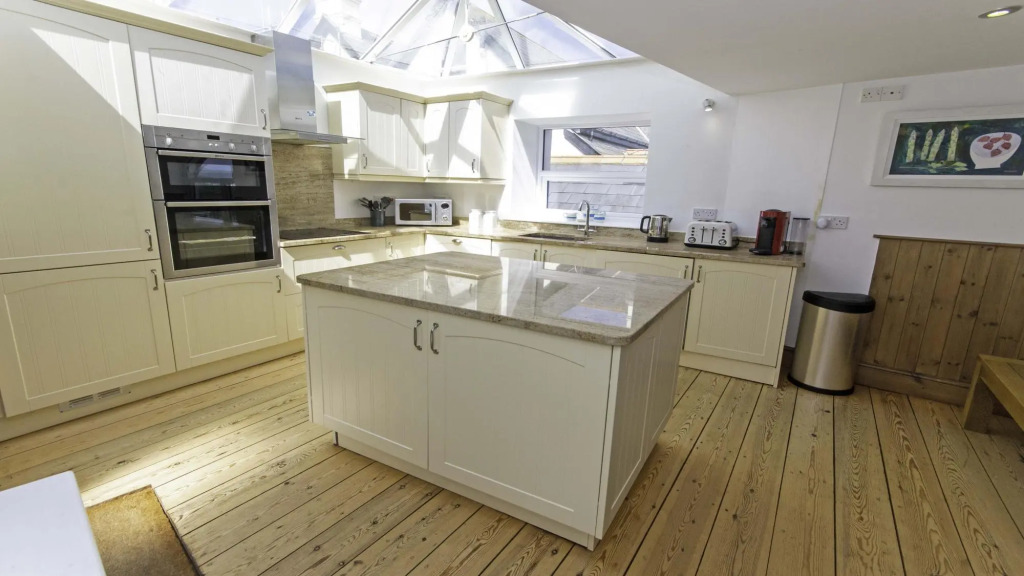 Stables & Breeze | 6 Bedrooms / Sleeps 13 | Sea Views