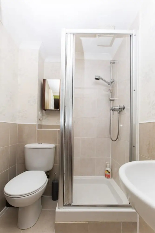 Charming 2BR Flat for 4 Overlooking Holyrood Park