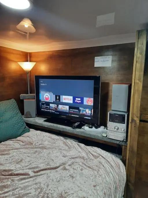 Adorable private suite with hassle-free street parking