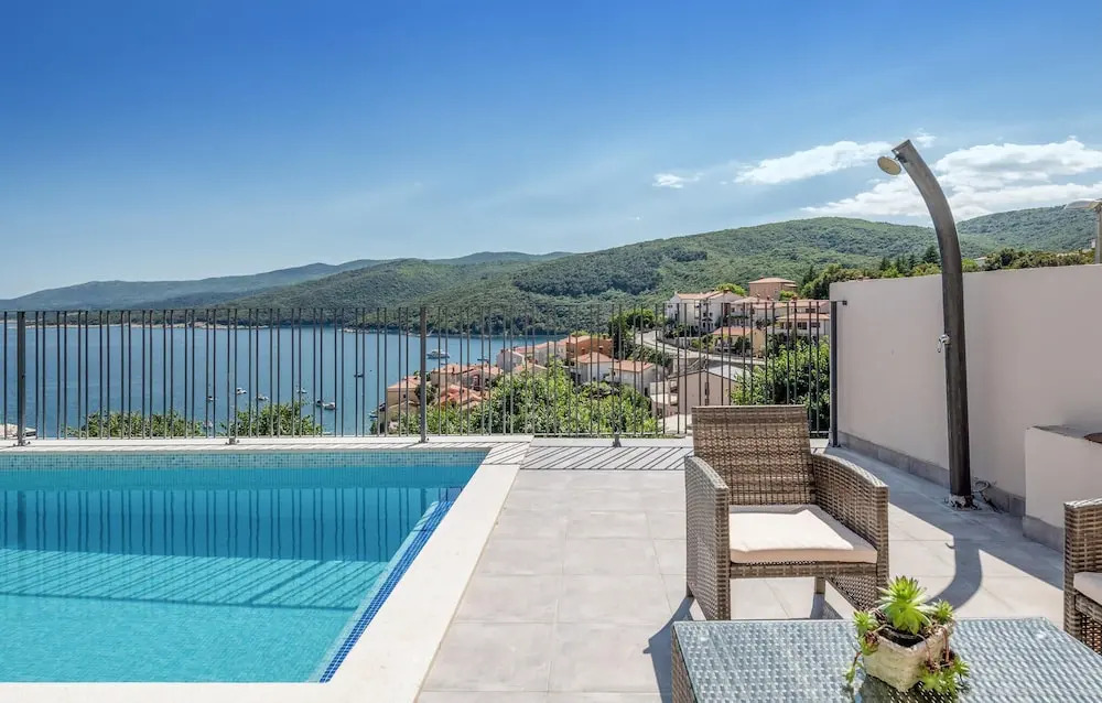 4 Bedroom Beautiful Home In Rabac