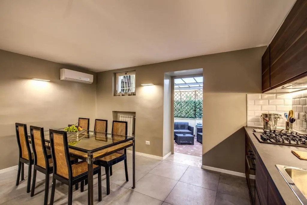The Spanish steps apartment 67