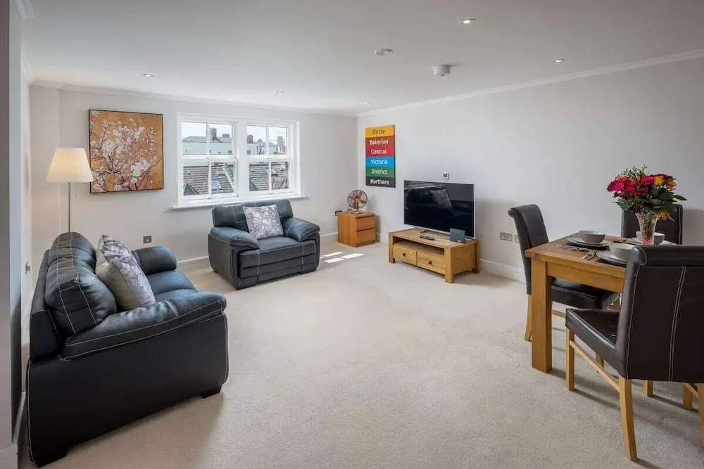 Stylish 1 bed in West Kensington 7mins to Tube