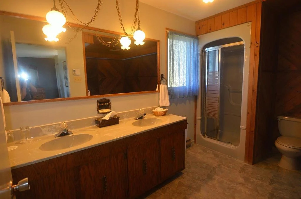 New Age Inn - Voyageur Motel