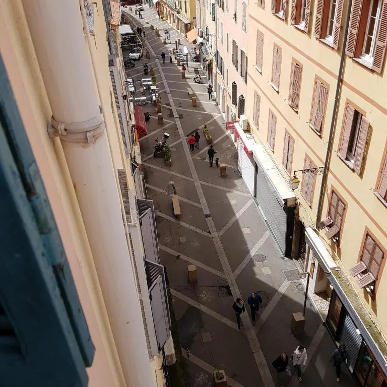**** VERY CENTRAL Ajaccio 36 rue Fesch, cosy flat in city center pedestrian street, up to 4 people ****