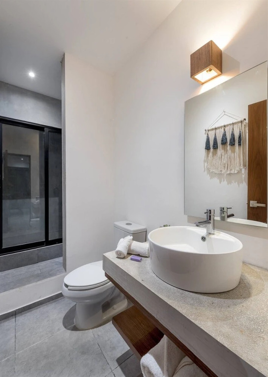 2 Br. Apt W/amazing Natural Lighting&location