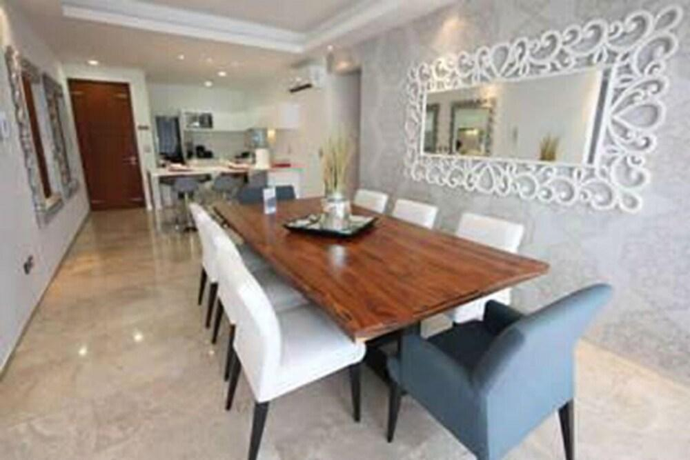 B&B Tiburon