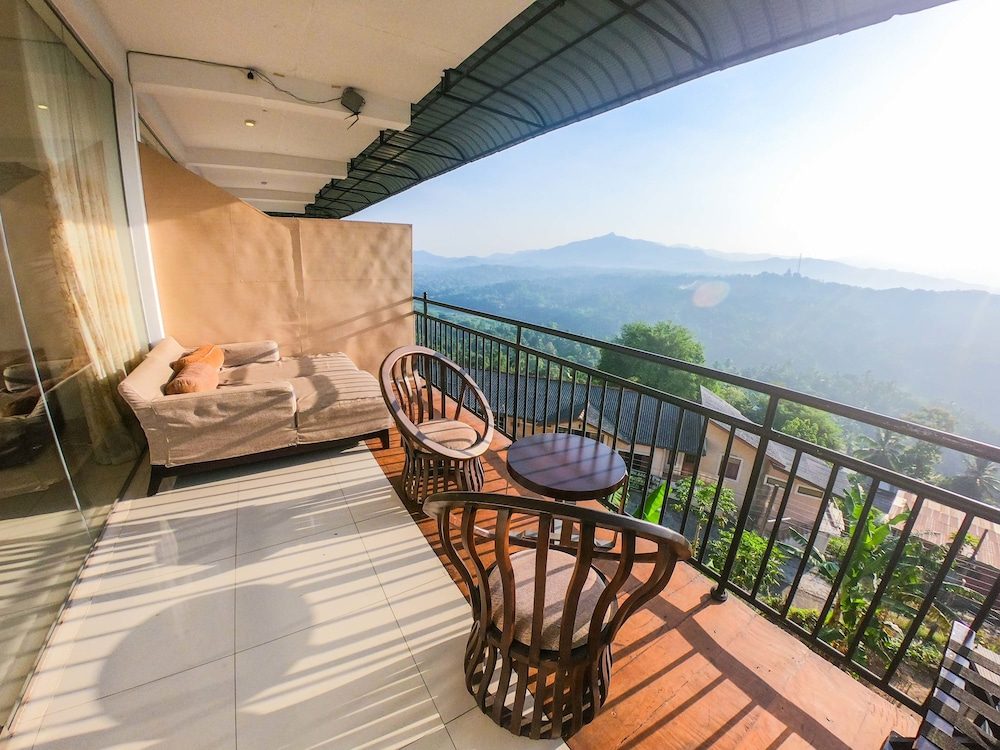 Romance Hills Hotel