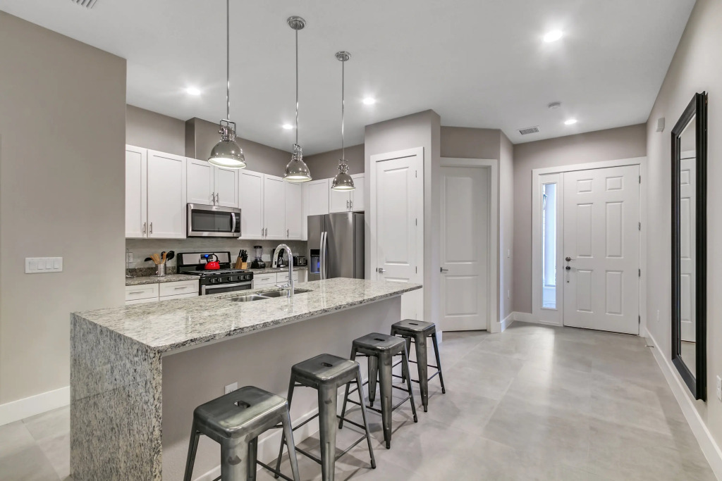 4 Bedrooms 45 Bathrooms Summerville 7588 Sd