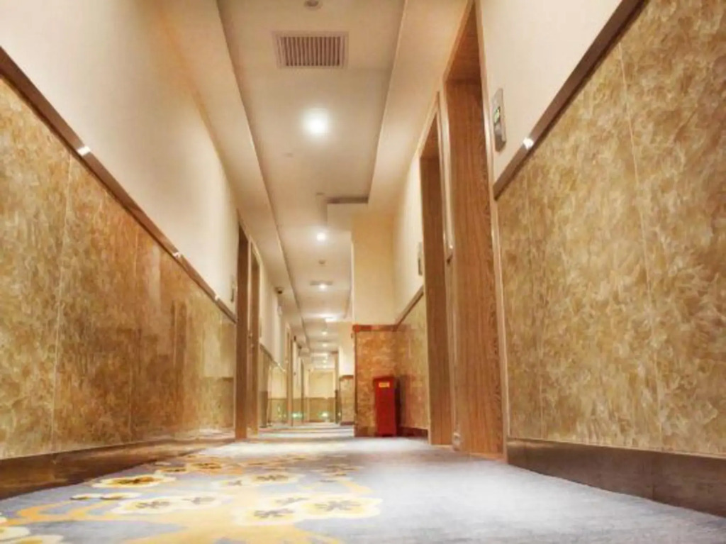 Boya Hotel (Shanghai Xiuyan Road Metro Station)