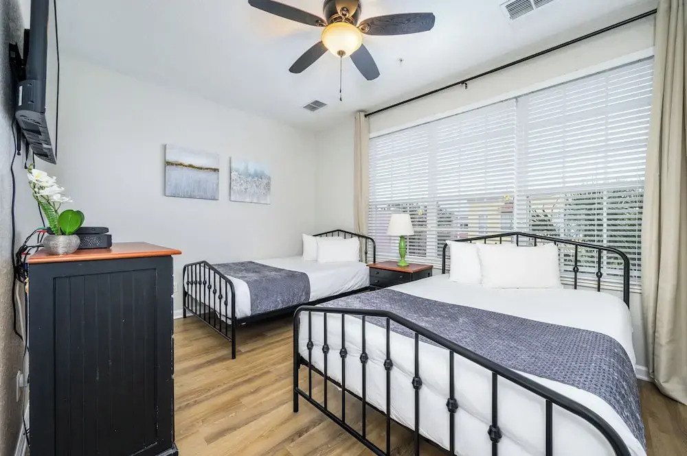 New Listing, Beautiful Townhome, Vista Cay - 4023