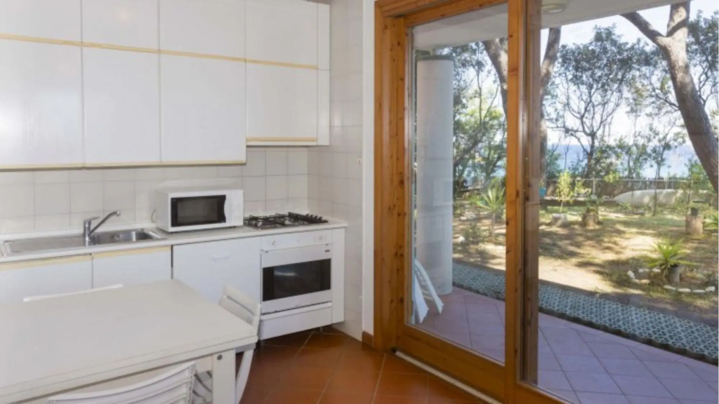 Villa for 7 on the white cliff of Portoferraio with breathtaking sea views-VILLA MERIDIANA