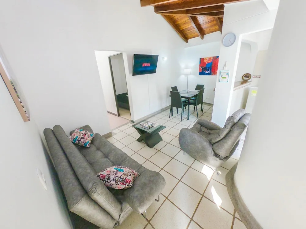 Amplio Apt Circunvalar By Parceros Group