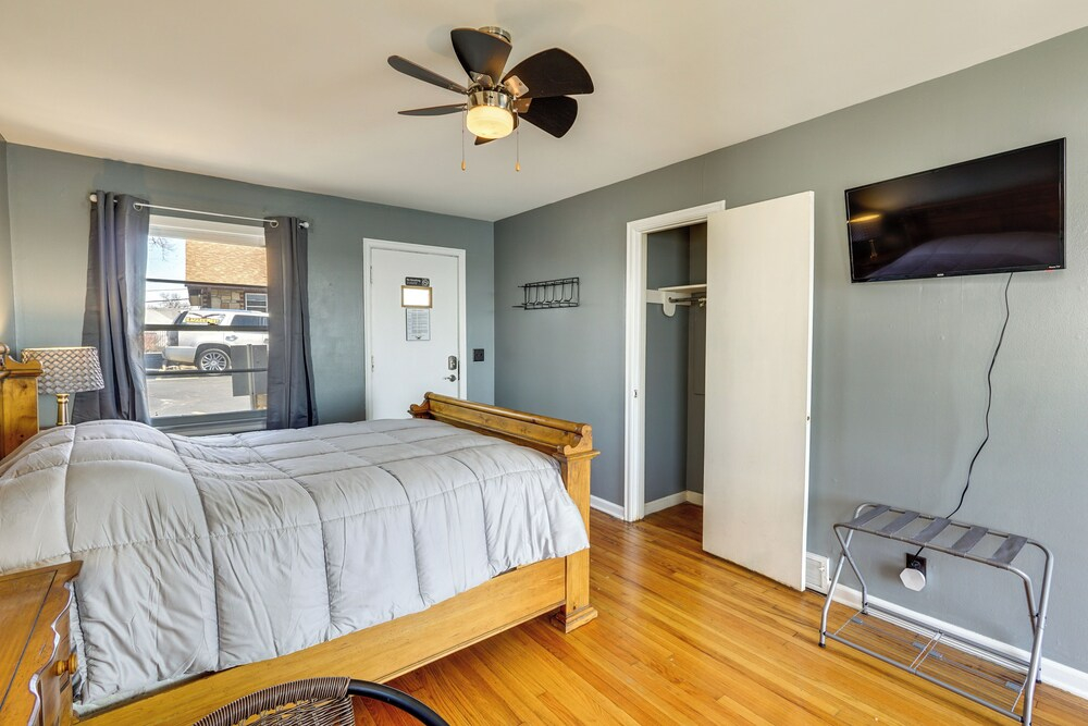 Unit 2: Pool, Lake & View! Studio By Bagnell Strip