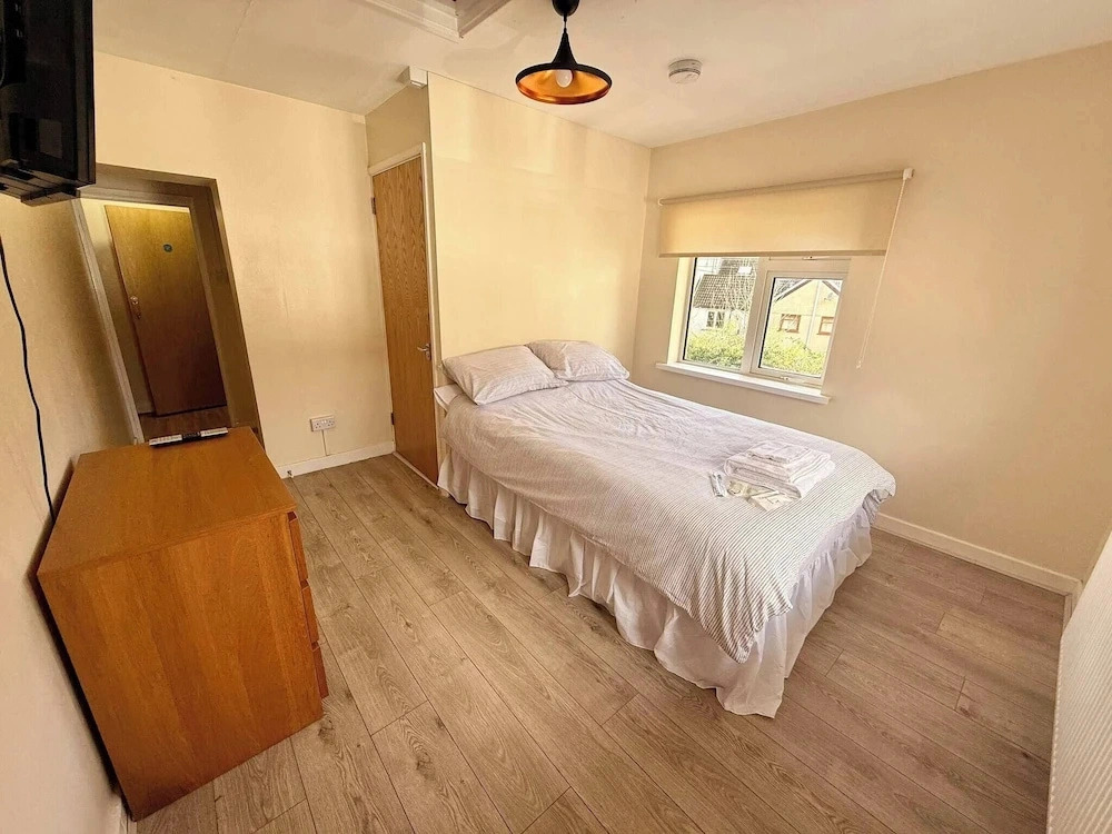 Spacious House Sleeps 10 -near Bikepark Wales -central -parking