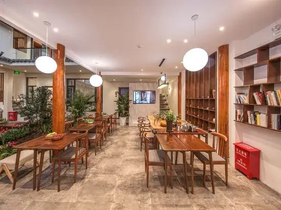 Heshun Renjia Inn