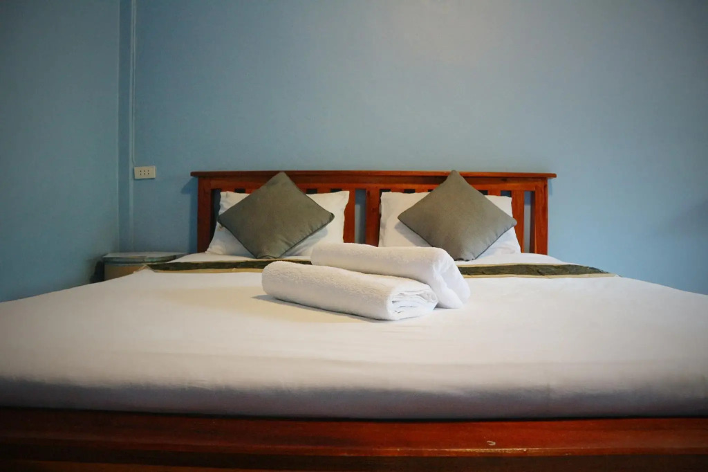Marina hut guest house