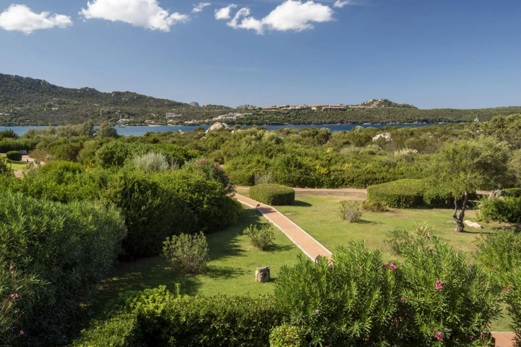 The apartment has one bedroom with bathroom and another small mezzanine room with a small bathroom,-CONCADA L11