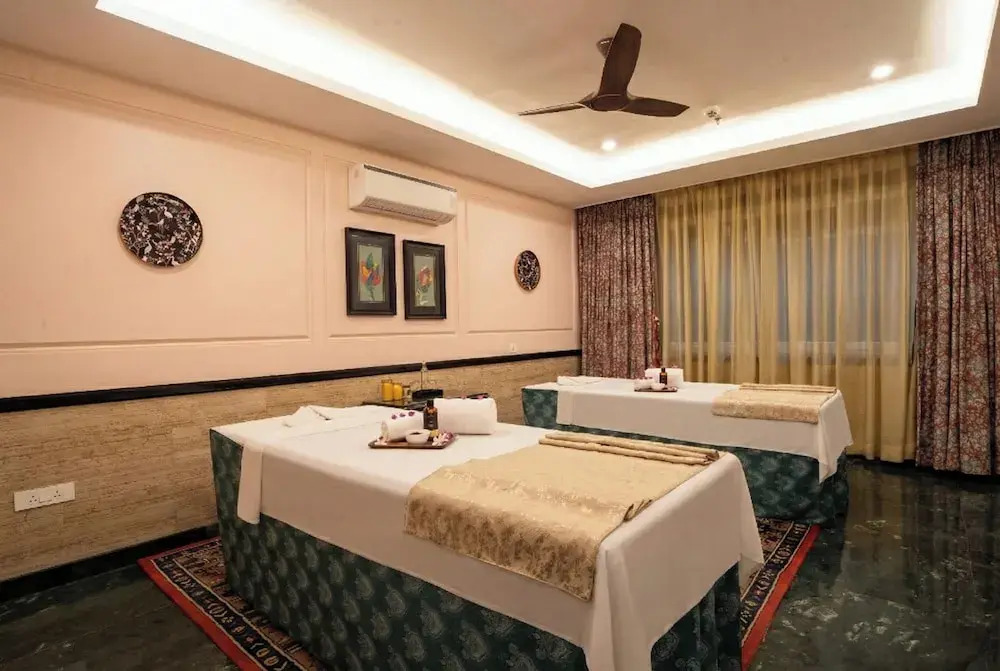 Mayfair Oasis Resort & Convention