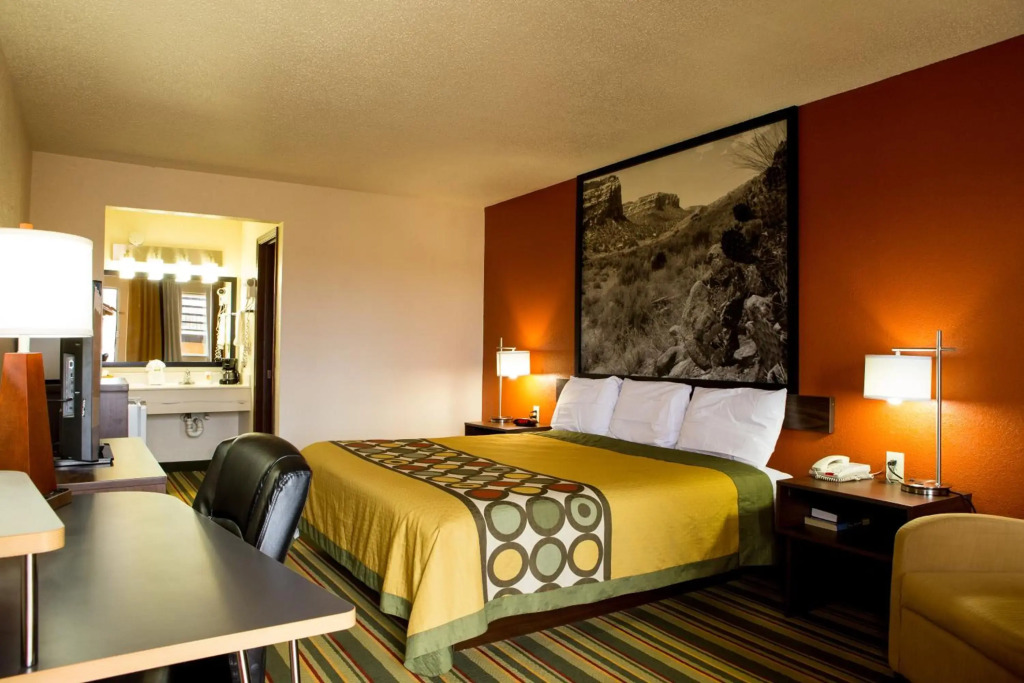 Super 8 By Wyndham Woodward