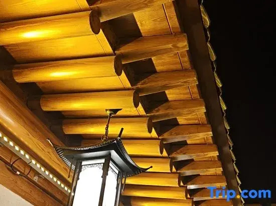 Ruiying Changchun Wenquan Homestay (Xinzhou Ancient City)