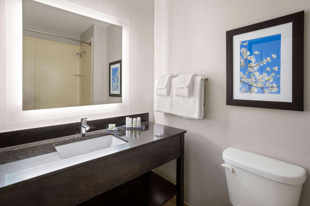 La Quinta Inn & Suites by Wyndham Mooresville