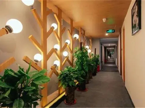 And hotel (Zhengzhou Zhongyuan Fota Century Happy Garden)