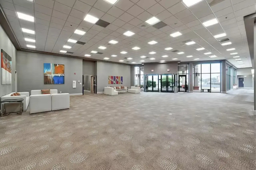 DoubleTree by Hilton Bloomington