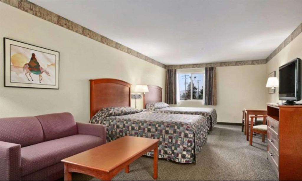 Toppenish Inn and Suites