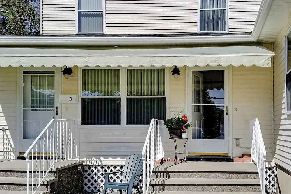 Unbeatable Downtown Location! Bar Harbor Apt